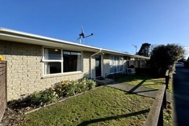 Photo of property in 2/78 Middlepark Road, Sockburn, Christchurch, 8042