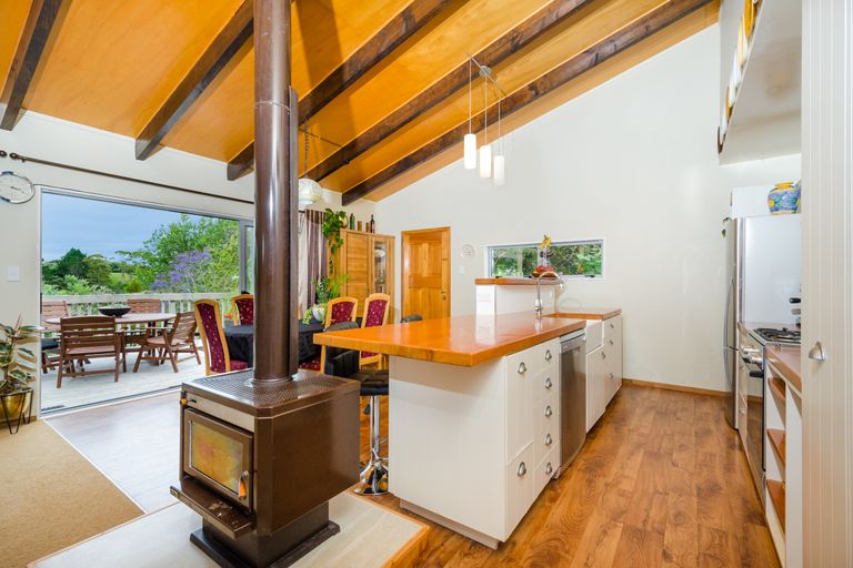 Photo of property in 43 Mcentee Road, Waitakere, Auckland, 0816