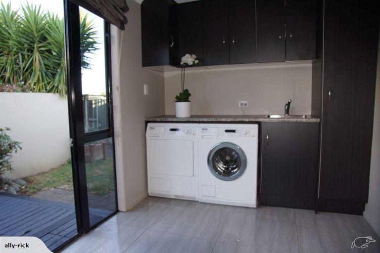 Photo of property in 49 Paynters Avenue, Strandon, New Plymouth, 4312