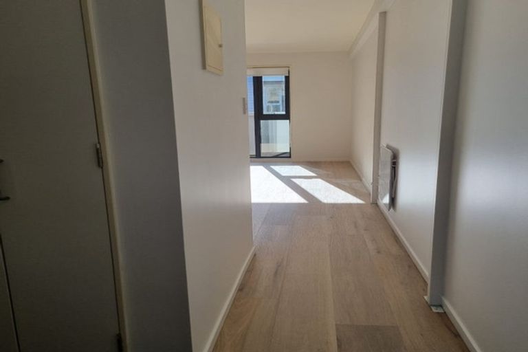 Photo of property in Pirie Street Townhouses, 2/35 Pirie Street, Mount Victoria, Wellington, 6011