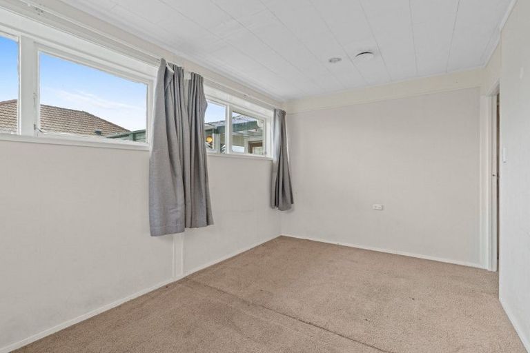 Photo of property in 76 Cambridge Street, Levin, 5510