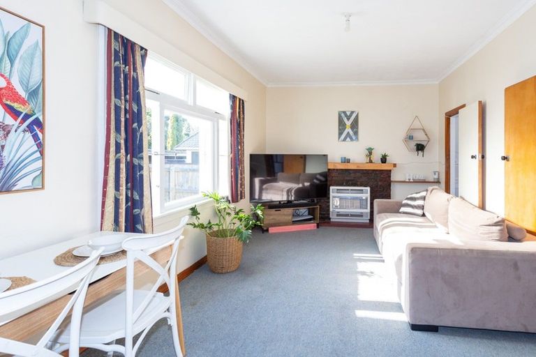 Photo of property in 64 Great North Road, Saint Johns Hill, Whanganui, 4500