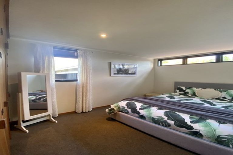 Photo of property in 35 Neptune Avenue, Beach Haven, Auckland, 0626