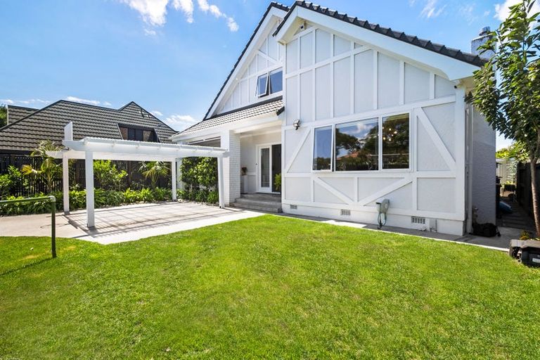 Photo of property in 17 Phoenix Avenue, Hokowhitu, Palmerston North, 4410