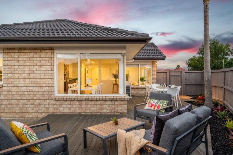 Photo of property in 19 Montecito Place, Golflands, Auckland, 2013