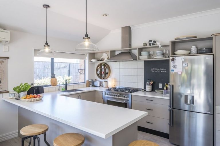 Photo of property in 3 Holcombe Drive, Paraparaumu, 5032