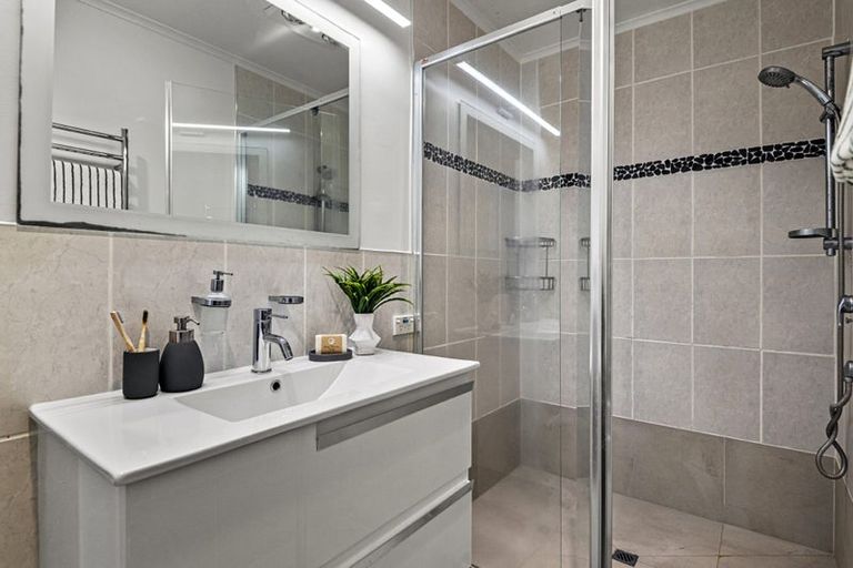 Photo of property in 1/22 Sydney Street, Hauraki, Auckland, 0622