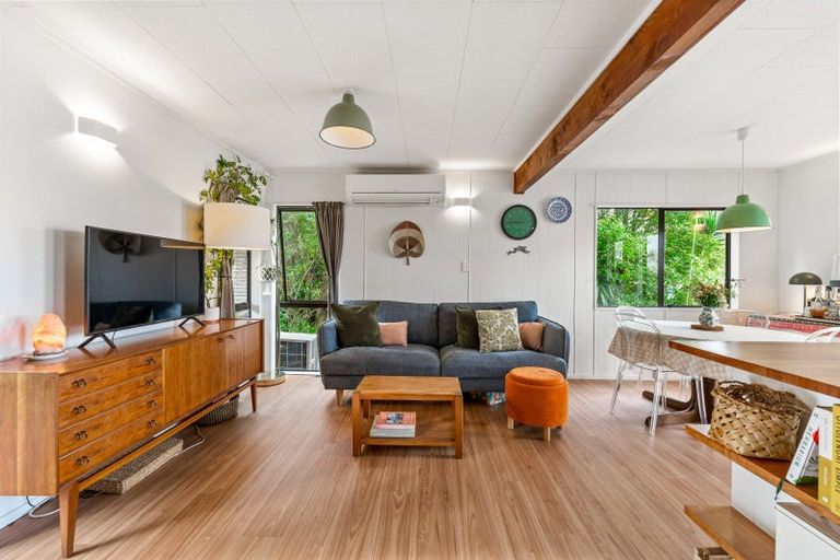 Photo of property in 26 Brian Crescent, Stanmore Bay, Whangaparaoa, 0932