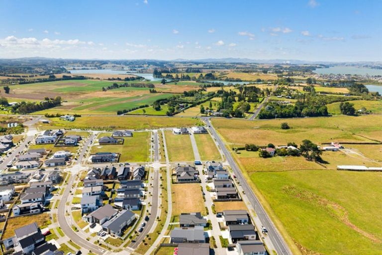 Photo of property in 17 Uatoto Road, Clarks Beach, 2122