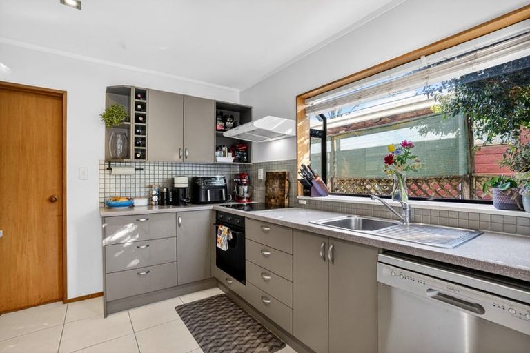Photo of property in 2/164 Nile Road, Milford, Auckland, 0620