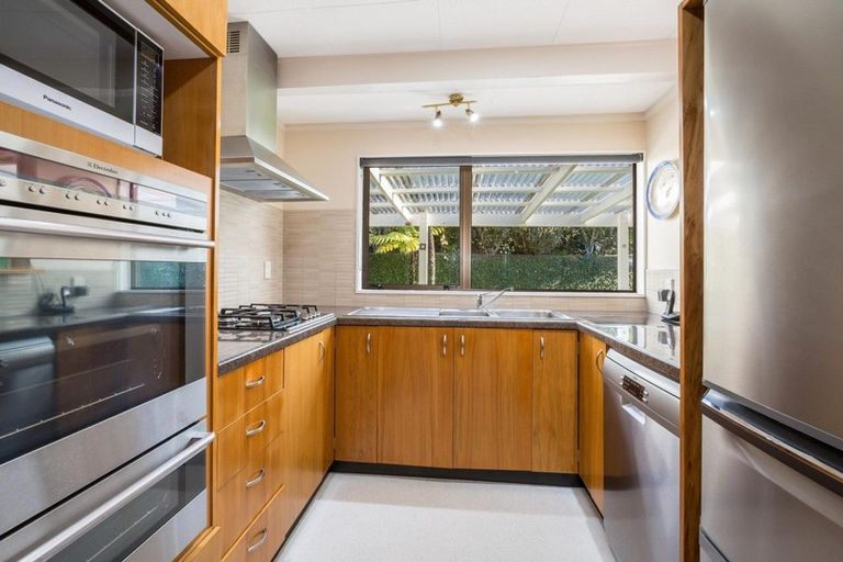 Photo of property in 16 Albatross Close, Whitby, Porirua, 5024