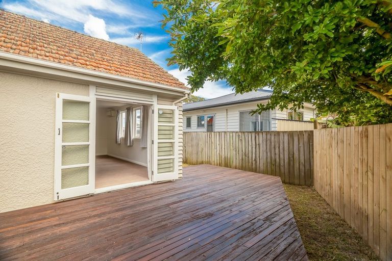 Property details for 5 Larch Street, Avondale, Auckland, 0600