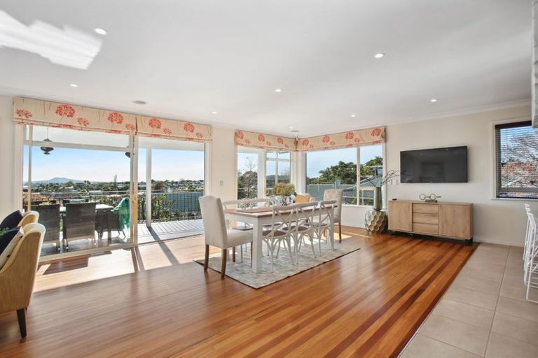 Photo of property in 150 Bleakhouse Road, Mellons Bay, Auckland, 2014