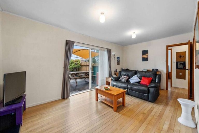Photo of property in 3 Poto Street, Te Atatu South, Auckland, 0610