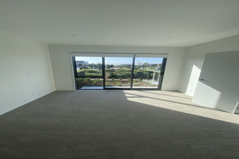 Photo of property in 2 Port Way, Rosehill, Papakura, 2113