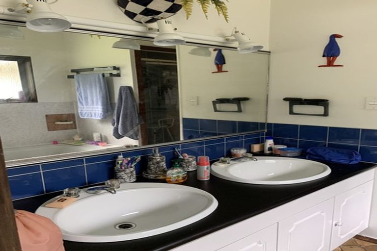 Photo of property in 127 Matakohe East Road, Matakohe, 0593