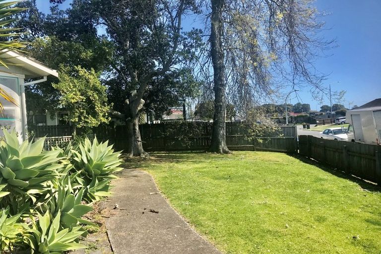 Photo of property in 6 Desford Place, Mangere, Auckland, 2022