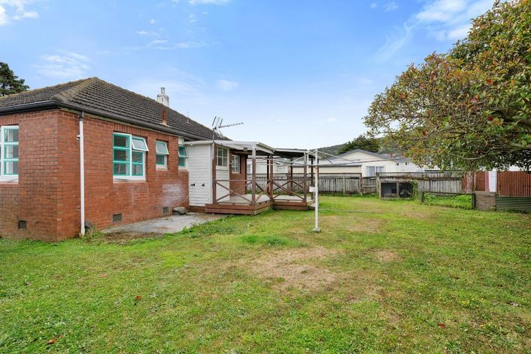 Photo of property in 8 Hughes Crescent, Taita, Lower Hutt, 5011