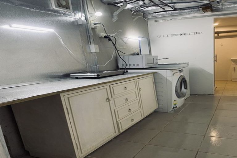 Photo of property in 1/95 Fairclough Road, Beach Haven, Auckland, 0626