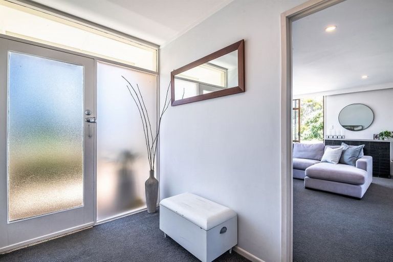 Photo of property in 10 Peter Terrace, Castor Bay, Auckland, 0620