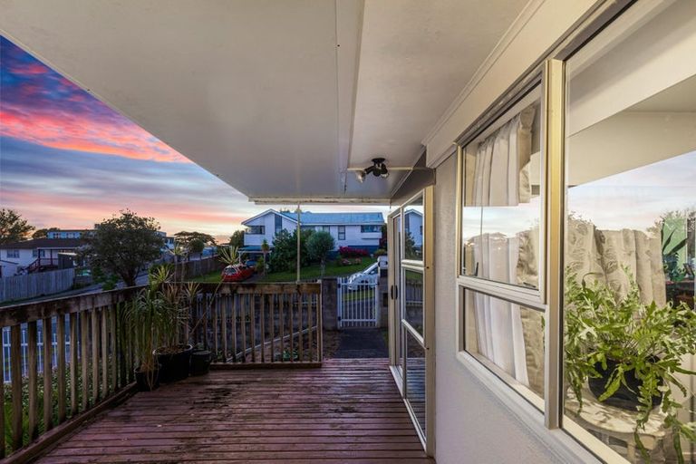 Photo of property in 5 Sumich Place, West Harbour, Auckland, 0618