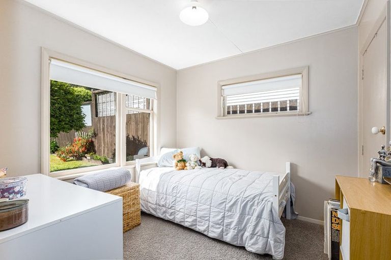 Photo of property in 11 Gardiner Grove, Wainuiomata, Lower Hutt, 5014