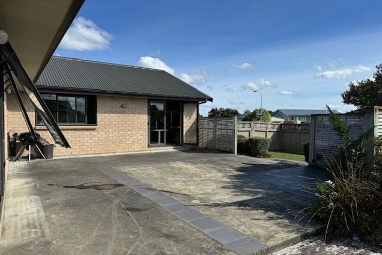 Photo of property in 102 Rhodes Drive, Kelvin Grove, Palmerston North, 4414