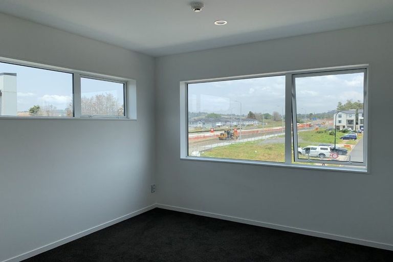 Photo of property in 72a Kerrykeel Drive, Flat Bush, Auckland, 2019