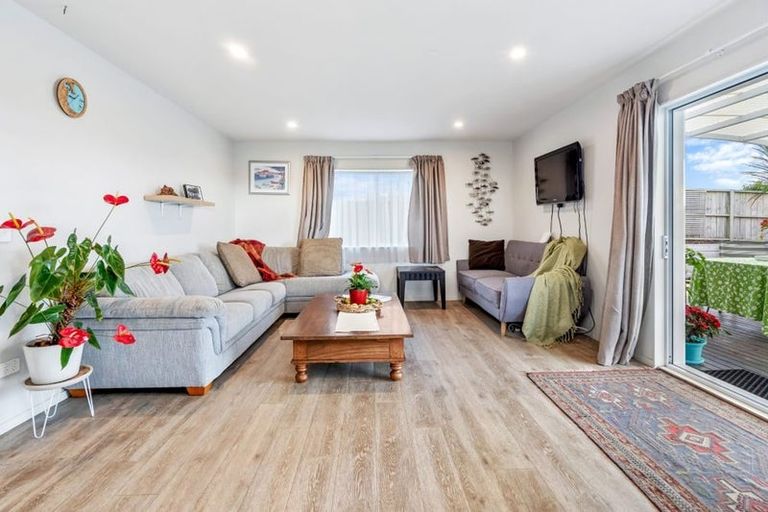 Photo of property in 12 Dune Lake Place, Ruakaka, 0116