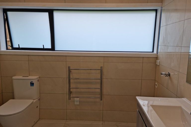 Photo of property in 60 Lynden Avenue, Hillcrest, Auckland, 0627