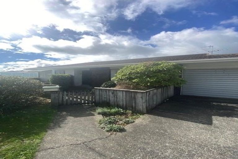 Photo of property in 30 Oxford Street, Tawa, Wellington, 5028