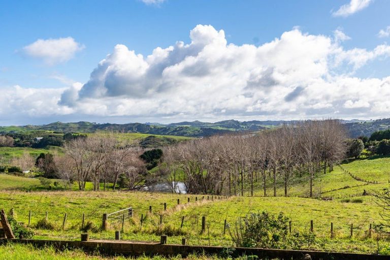 Photo of property in 950 Oneriri Road, Kaiwaka, 0573