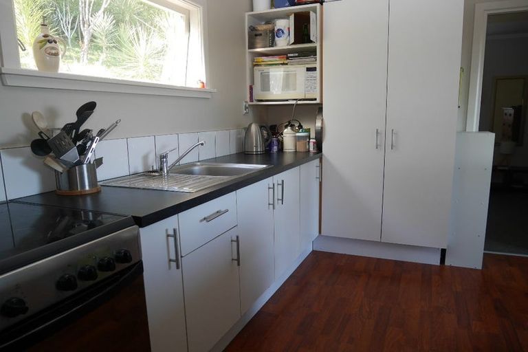 Photo of property in 15 Poneke Drive, Waikanae, 5036