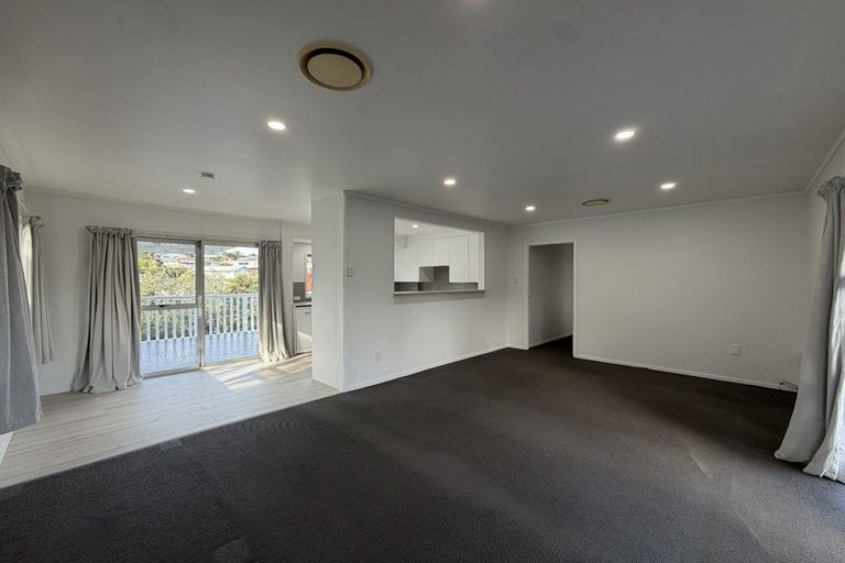 Photo of property in 27 Cedar Heights Avenue, Massey, Auckland, 0614
