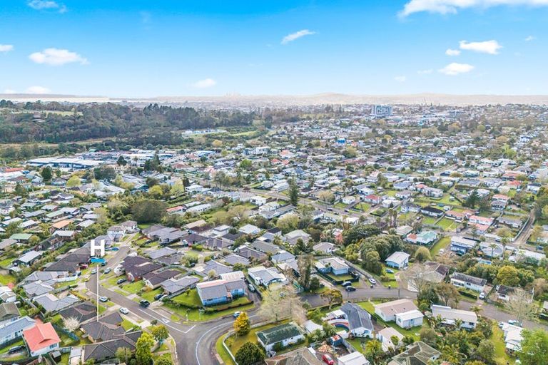 Photo of property in 4 Anna Lane, Glen Eden, Auckland, 0602