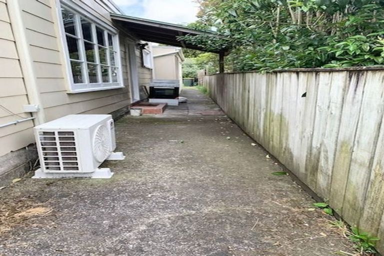 Photo of property in 11 Netherlands Avenue, Kelston, Auckland, 0602
