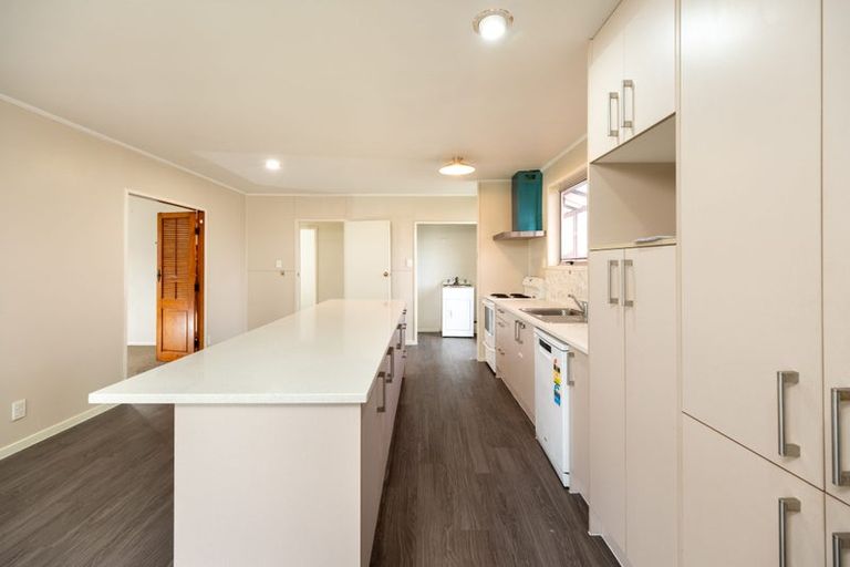 Photo of property in 17 Bodi Place, Te Atatu South, Auckland, 0610