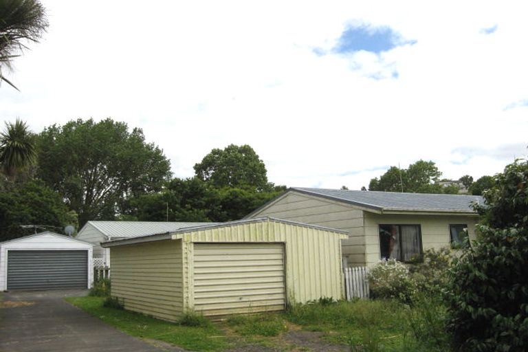Photo of property in 17 The Glade South, Pukekohe, 2120