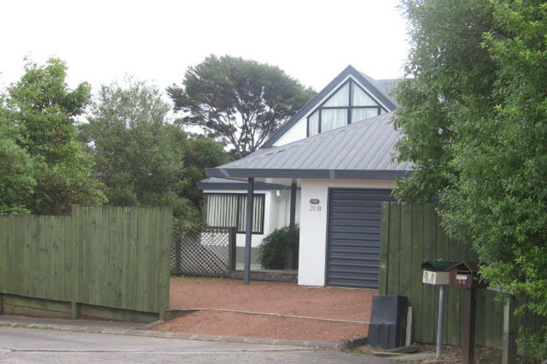 Photo of property in 2/20 Cassandra Grove, Totara Vale, Auckland, 0629