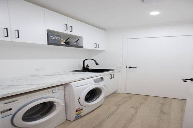 Photo of property in 68 Park Street, Winton, 9720