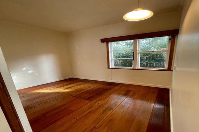 Photo of property in 5 Harbour View Road, Point Chevalier, Auckland, 1022