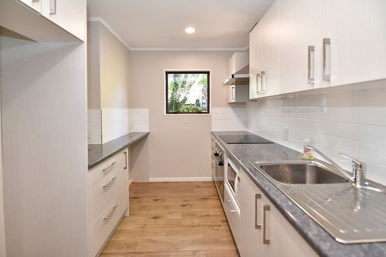 Photo of property in 36 Surf Road, Stanmore Bay, Whangaparaoa, 0932