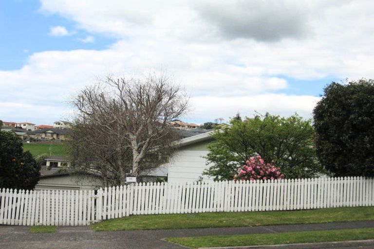 Photo of property in 46 Resolution Road, Welcome Bay, Tauranga, 3112