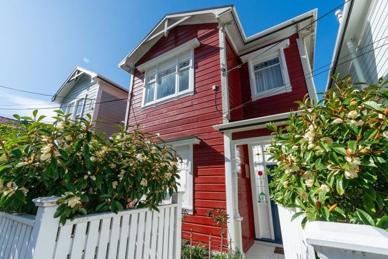 Photo of property in 10 Burnell Avenue, Thorndon, Wellington, 6011