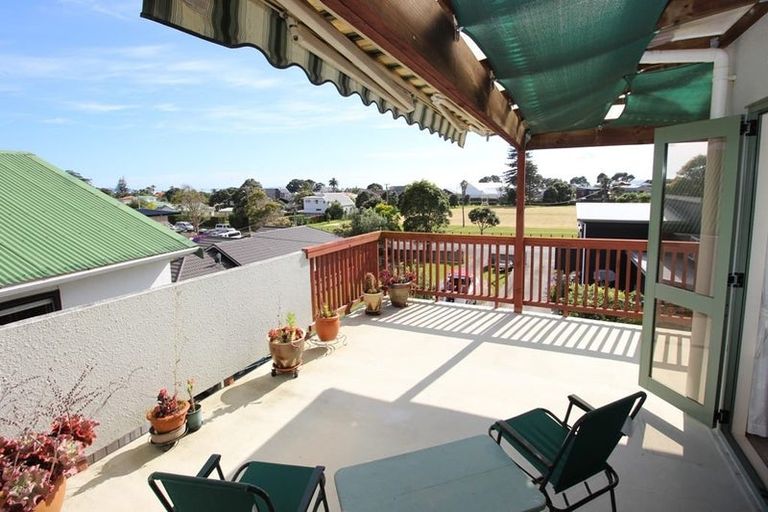 Photo of property in 11 William Bayes Place, Red Beach, 0932