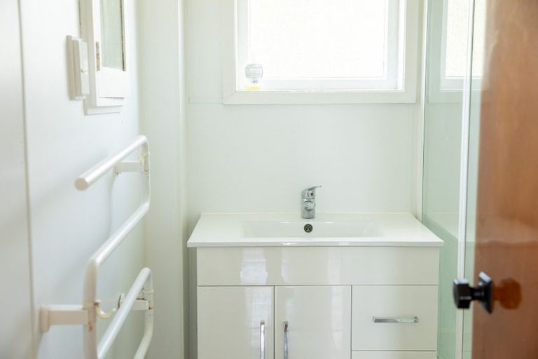 Photo of property in 39 Hillary Crescent, Belmont, Auckland, 0622