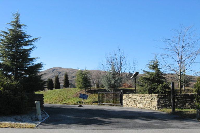Photo of property in 18 Wellswood Way, Lower Shotover, Queenstown, 9371