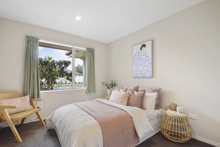 Photo of property in 5 Harrys Way, Redwood, Christchurch, 8051