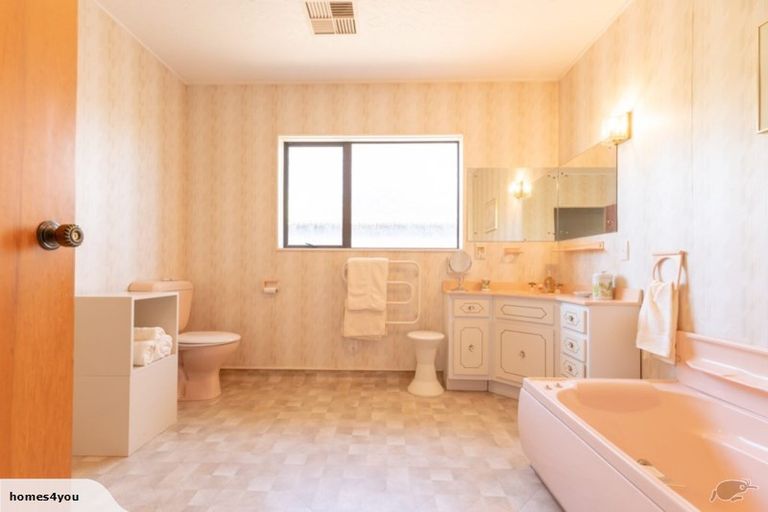 Photo of property in 17 Manly Street, Paraparaumu Beach, Paraparaumu, 5032