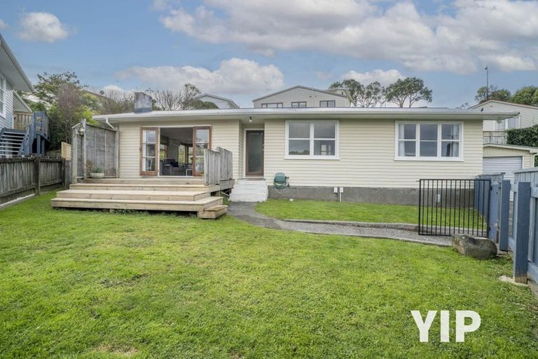 Photo of property in 56 Batchelor Street, Newlands, Wellington, 6037